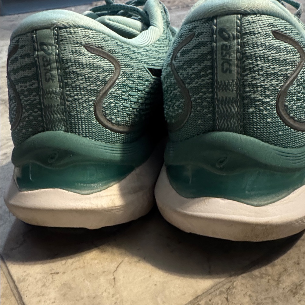Women's ASICS size 8 gel cumulus running shoes - Picture 6 of 6